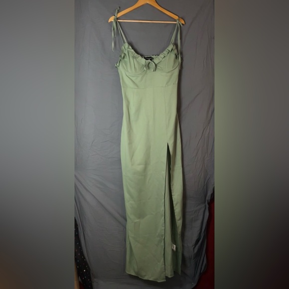 PrettyLittleThing Dresses & Skirts - NWT Pretty Little Thing Mint Strappy Tie Midi Dress